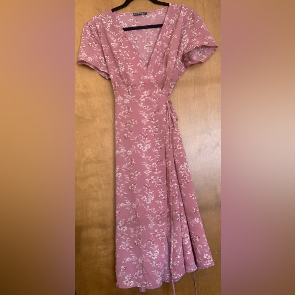 Floral mauve/pink wrap summer dress. Size 8/10, Large, midi